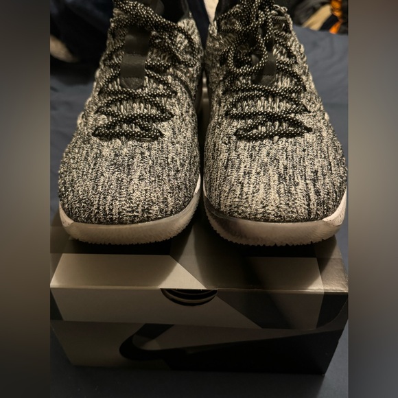 Nike LeBron 15 XV Low Ashes Size 13 with box only worn a couple times - Picture 7 of 13